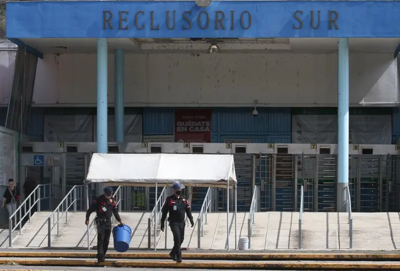 Interno del Reclusorio Sur se titul&oacute; como ingeniero de la UNAM 