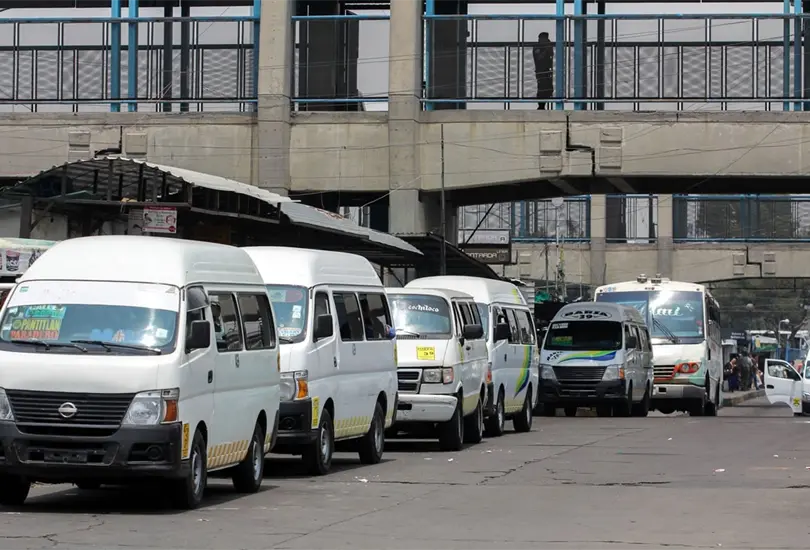 Pasajero mata a 3 ladrones en asalto a transporte p&uacute;blico en el Edomex