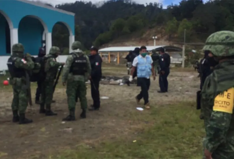 Siete fallecidos y 25 casas quemadas deja el ataque de un comando en Oaxaca