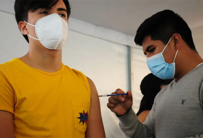 El 83 por ciento de los mayores de 18 a&ntilde;os se ha vacunado contra COVID-19: Gatell