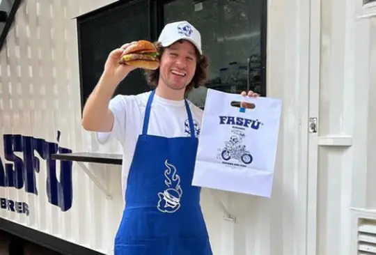 Luisito Comunica presenta su nuevo negocio, un restaurante de hamburguesas