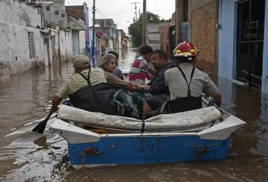 Cientos de personas afectadas dejan las inundaciones en Tlaquepaque Cientos de personas afectadas dejan las inundaciones en Tlaquepaque