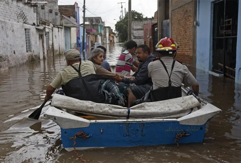 Cientos de personas afectadas dejan las inundaciones en Tlaquepaque Cientos de personas afectadas dejan las inundaciones en Tlaquepaque