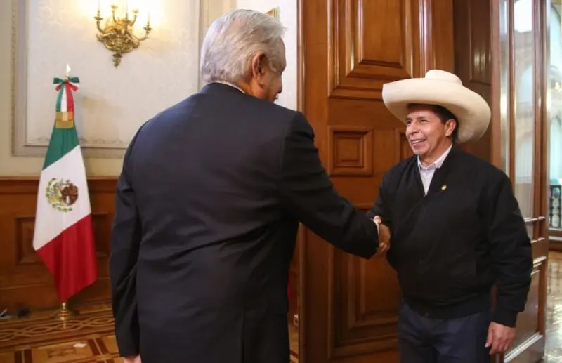 Pedro Castillo durante un encuentro con AMLO en Palacio Nacional (@presidenciaperu)