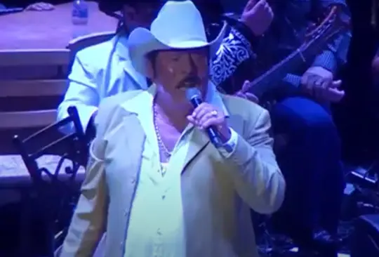 Ojitos sí, manitas no: Lalo Mora asegura que ya no le permiten tocar a fans Ojitos sí, manitas no: Lalo Mora asegura que ya no le permiten tocar a fans