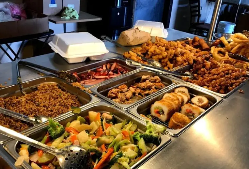 Un buffet le prohíbe la entrada a un cliente por comer demasiado Un buffet le prohíbe la entrada a un cliente por comer demasiado