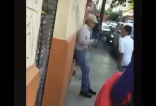 Detienen a jóvenes que grabaron cómo agredieron a un adulto mayor