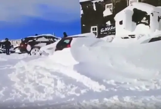 Se quedan atrapados 3 d&iacute;as en un bar por tormenta de nieve