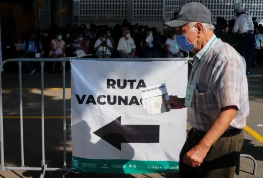 Vacunación de refuerzo para adultos mayores comenzará este mes: AMLO Vacunación de refuerzo para adultos mayores comenzará este mes: AMLO
