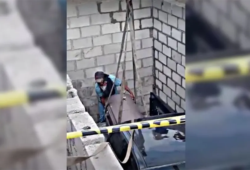 Sepultan a hombre con todo y su camioneta en Baja California Sur