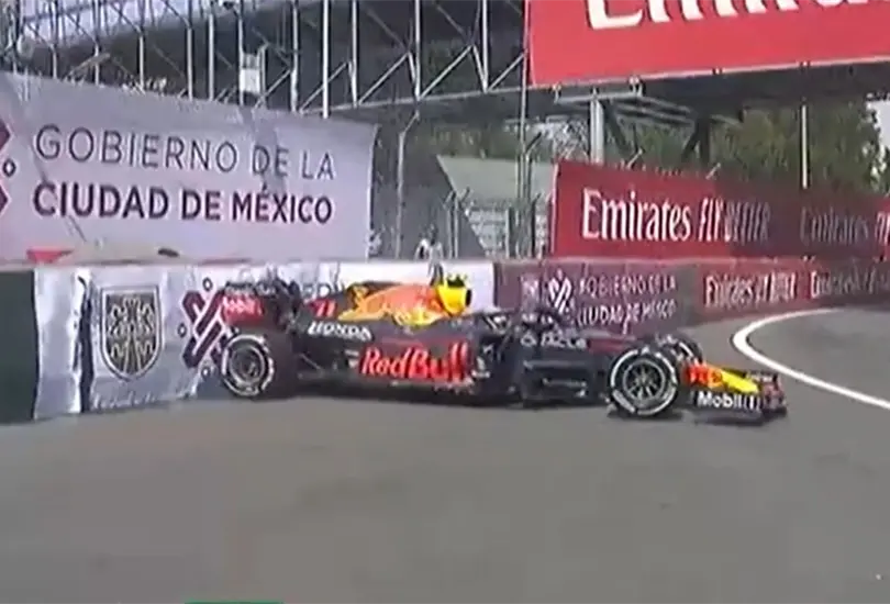 Checo P&eacute;rez pierde el control de su auto y choca contra muro de contenci&oacute;n 
