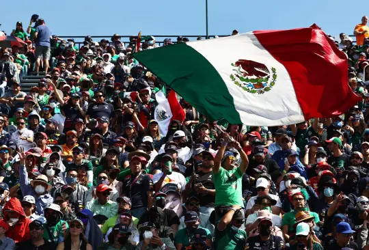 Checo Pérez hace historia y sube al podio en el Gran Premio de México Checo Pérez hace historia y sube al podio en el Gran Premio de México