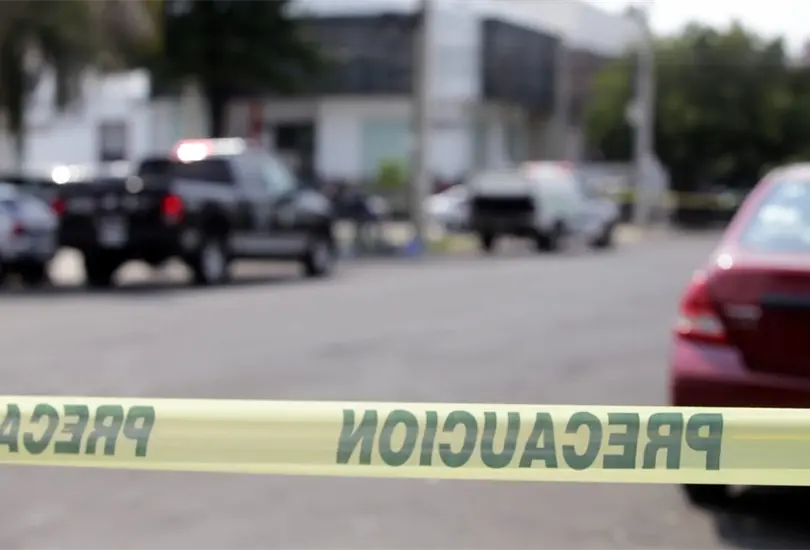 Polic&iacute;a de Jalisco es detenido por sus compa&ntilde;eros mientras robaba una casa