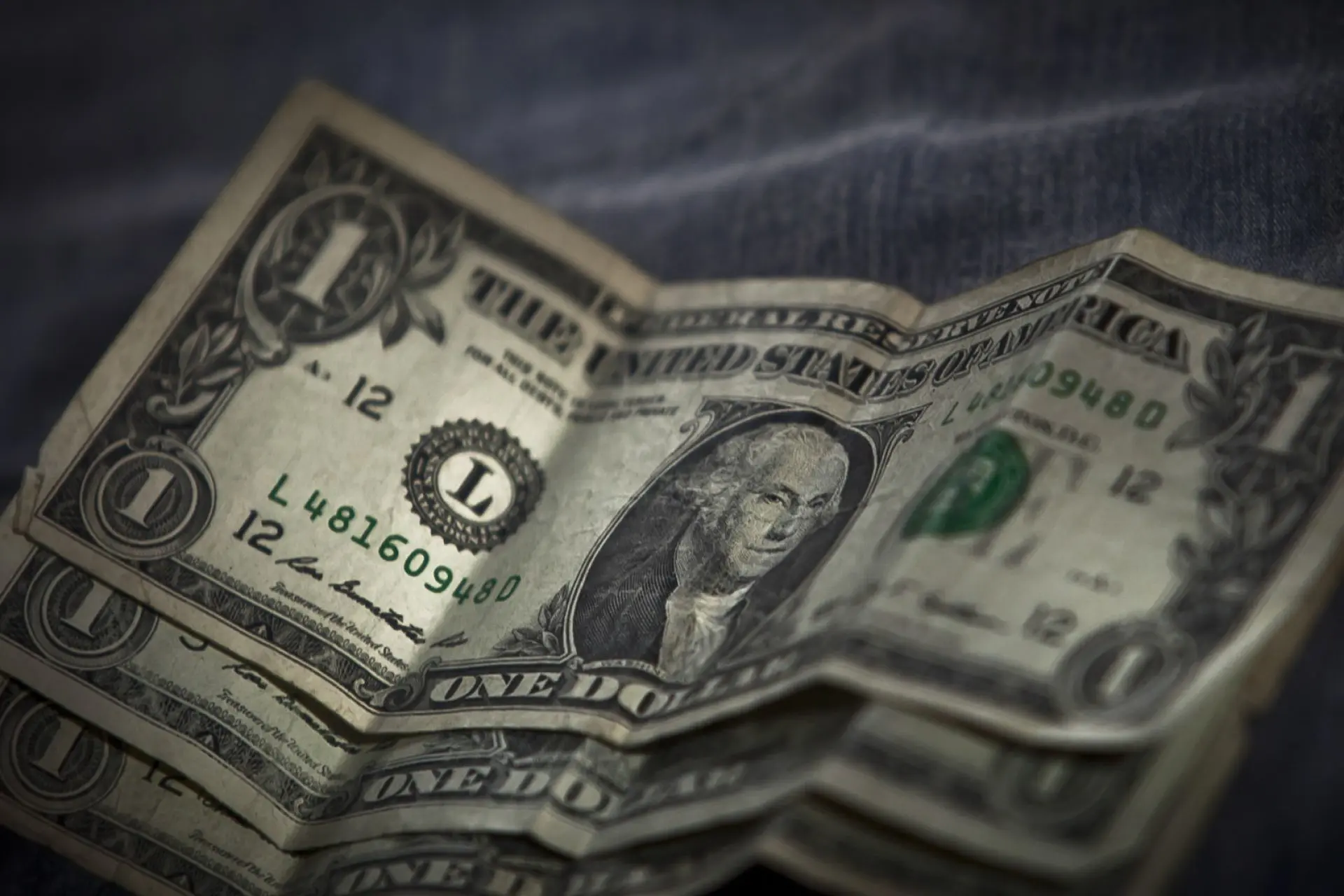El dólar el cual mostró fortaleza frente a la mayoría de las monedas emergentes. Archivo.