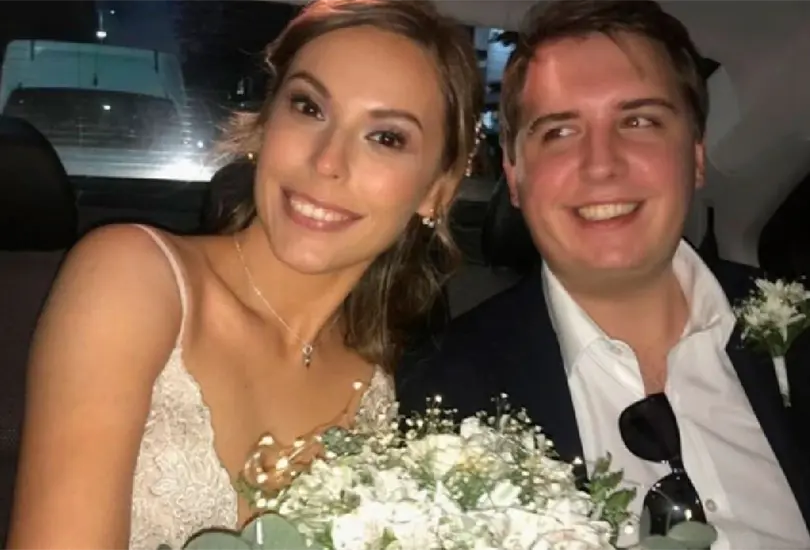 Tras 10 a&ntilde;os de relaci&oacute;n en redes sociales, pareja se conoce y se casa