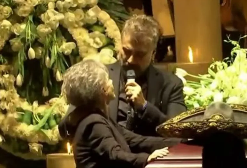 Alejandro Fernández despide a su papá Vicente Fernández cantando Alejandro Fernández despide a su papá Vicente Fernández cantando