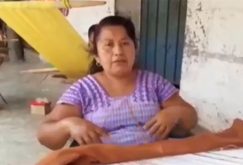 Ni en NY me trataron como aqu&iacute;, artesana denuncia que SAT la retuvo para cobrarle impuestos