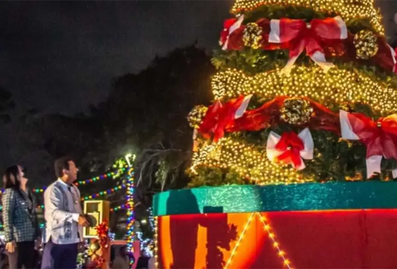 Video: Alcalde de Matamoros se electrocuta durante el encendido del &aacute;rbol de Navidad