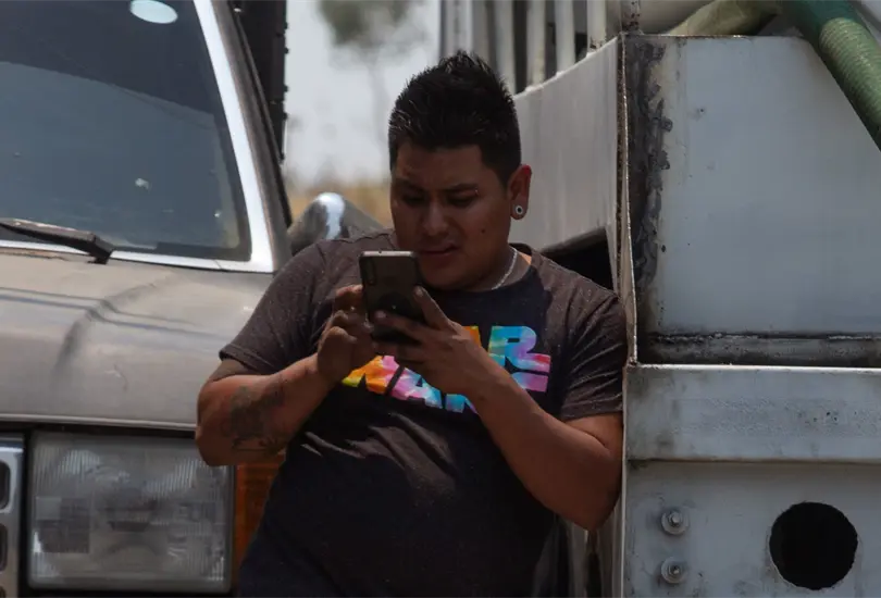 P&aacute;game mi celular: exhiben nueva forma de extorsi&oacute;n a transe&uacute;ntes
