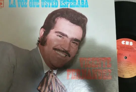 Venden hasta en 6 mil pesos los discos de Vicente Fernández 