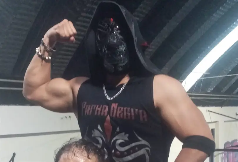 La Parka Negra sufre lesión en plena función y queda inmóvil | VIDEO La Parka Negra sufre lesión en plena función y queda inmóvil | VIDEO
