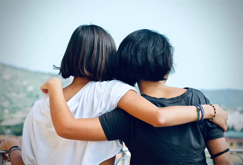 La felicidad a la distancia de un abrazo La felicidad a la distancia de un abrazo