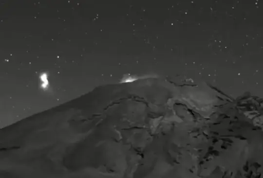 Video: Captan extraño objeto luminoso en el Popocatépetl Video: Captan extraño objeto luminoso en el Popocatépetl