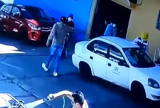 Edomex: Difunden video del asalto a trabajadores de la CFE en Naucalpan Edomex: Difunden video del asalto a trabajadores de la CFE en Naucalpan