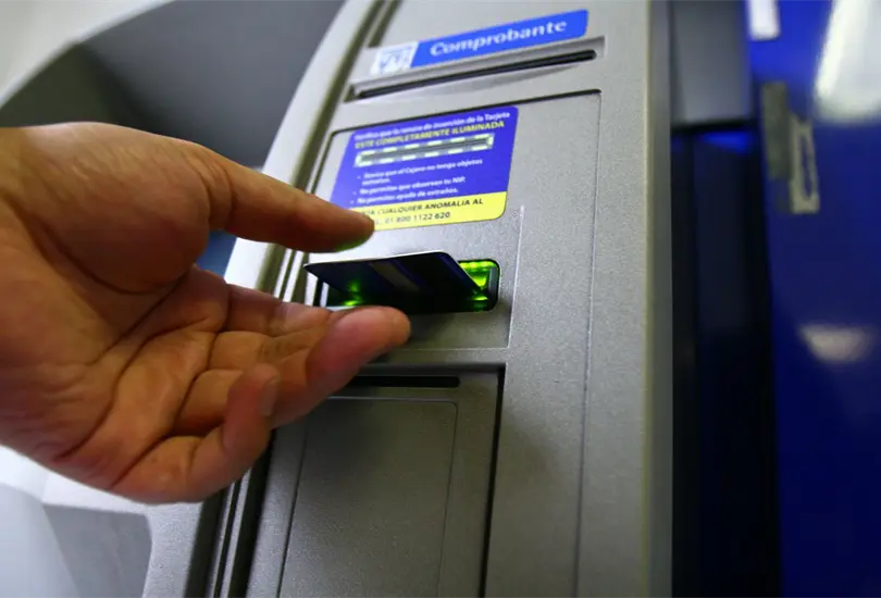 Condusef alerta por fraude tallado de tarjeta en cajeros automáticos Condusef alerta por fraude tallado de tarjeta en cajeros automáticos