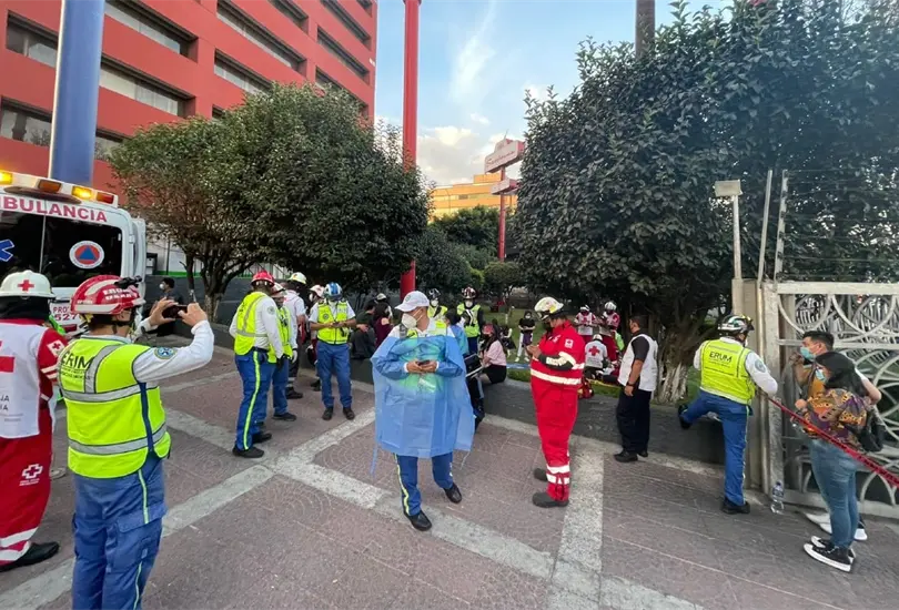 Cancelan firma de autógrafos de banda de K-pop en la CDMX por aglomeración Cancelan firma de autógrafos de banda de K-pop en la CDMX por aglomeración