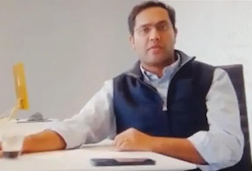 Se disculpa jefe que despidi&oacute; a 900 trabajadores por videollamada