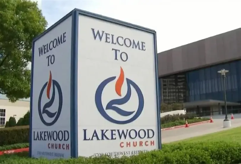 Plomero encuentra miles de d&oacute;lares al quitar un inodoro de una iglesia