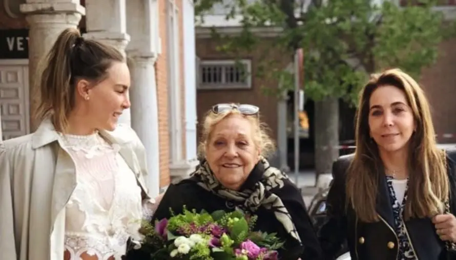 Reportan muerte de abuelita de Belinda en España Reportan muerte de abuelita de Belinda en España