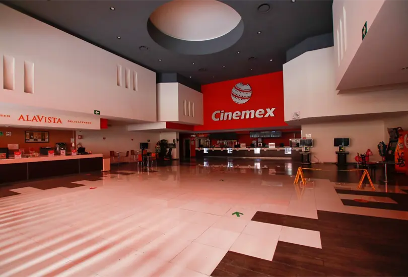 Cinemex env&iacute;a a personal de vacaciones indefinidas sin goce de sueldo