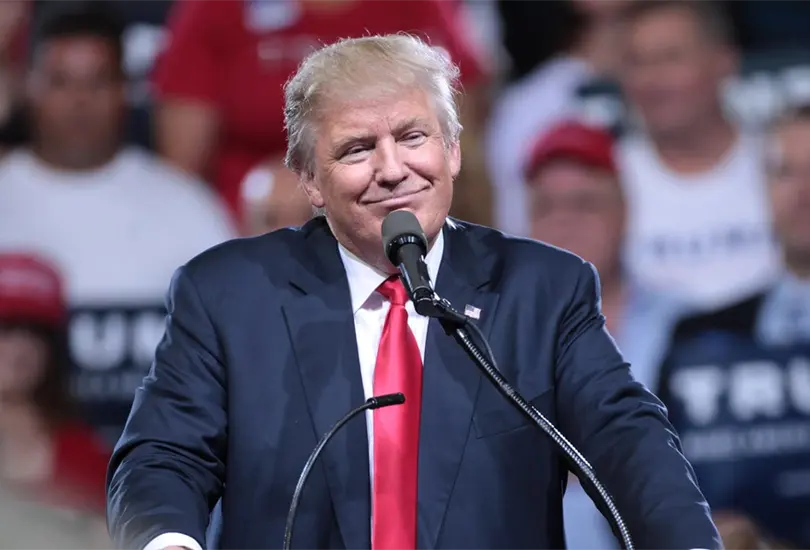 Trump celebra tras ser absuelto por ataque al Capitolio