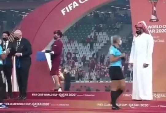 Dirigente de Qatar niega saludo a árbitras durante Mundial de Clubes