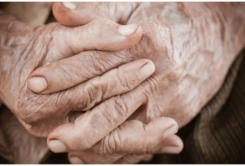 Vecinos golpean y roban a abuelita de 80 a&ntilde;os en su propia casa
