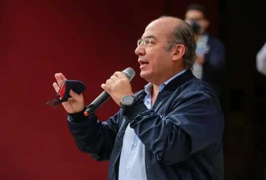 Felipe Calderón desaprueba arranque de vacunación en adultos mayores 