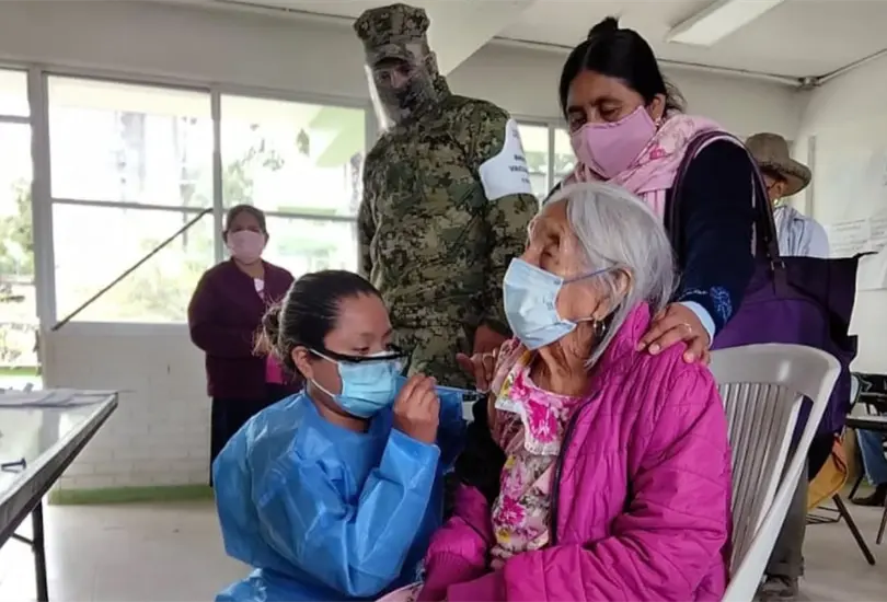 Abuelita de 120 a&ntilde;os recibe vacuna contra el COVID-19 en Veracruz