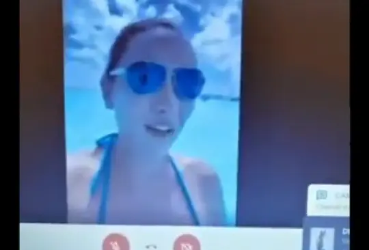 Alumna toma clase virtual desde la playa y se vuelve viral