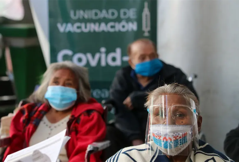AMLO defendi&oacute; que se tomen fotos y copias de INE a adultos mayores en vacunaci&oacute;n