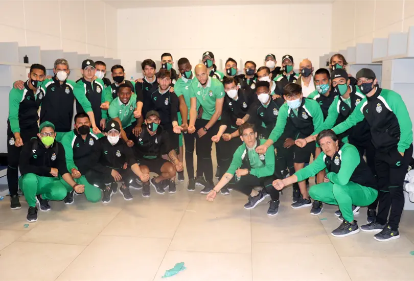 Negro feo, futbolista del Santos llora tras recibir insultos racistas