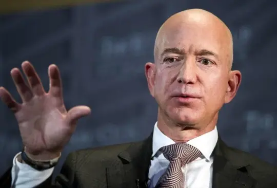Jeff Bezos dejará de ser CEO de Amazon, afirma que no es su retiro Jeff Bezos dejará de ser CEO de Amazon, afirma que no es su retiro