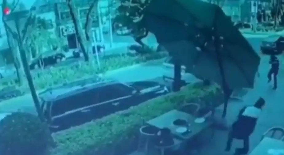 Hombre iba a ser asaltado, pero sorprende a ladrones y les dispara Hombre iba a ser asaltado, pero sorprende a ladrones y les dispara