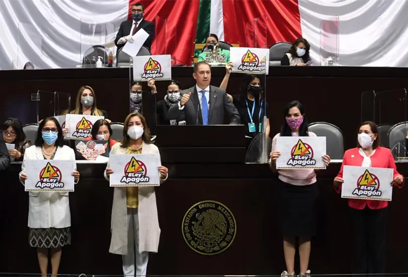 PAN critica aprobaci&oacute;n de reforma el&eacute;ctrica propuesta por AMLO