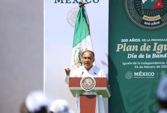 AMLO y Héctor Astudillo presiden ceremonia del Día de la Bandera