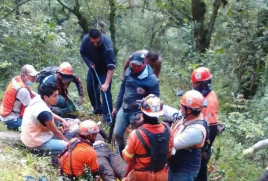 Le quitan su camioneta, lo arrojan a un barranco de 40 metros... ¡y sobrevive!