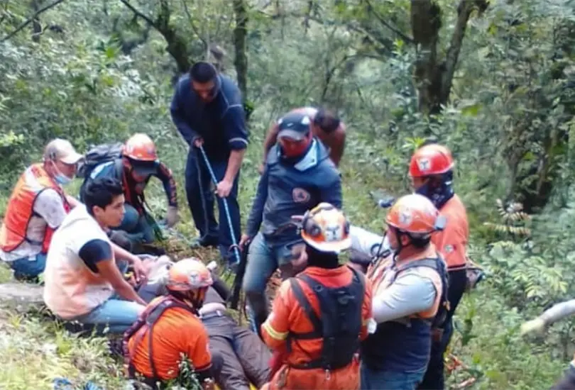 Le quitan su camioneta, lo arrojan a un barranco de 40 metros... &iexcl;y sobrevive!
