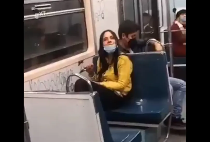 #LadyRayaVagones daña mobiliario del Metro y no se pone bien el cubrebocas #LadyRayaVagones daña mobiliario del Metro y no se pone bien el cubrebocas