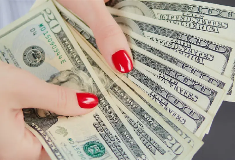 Mujer pide apoyo econ&oacute;mico por quiebra de su negocio... se compra ropa y joyas 